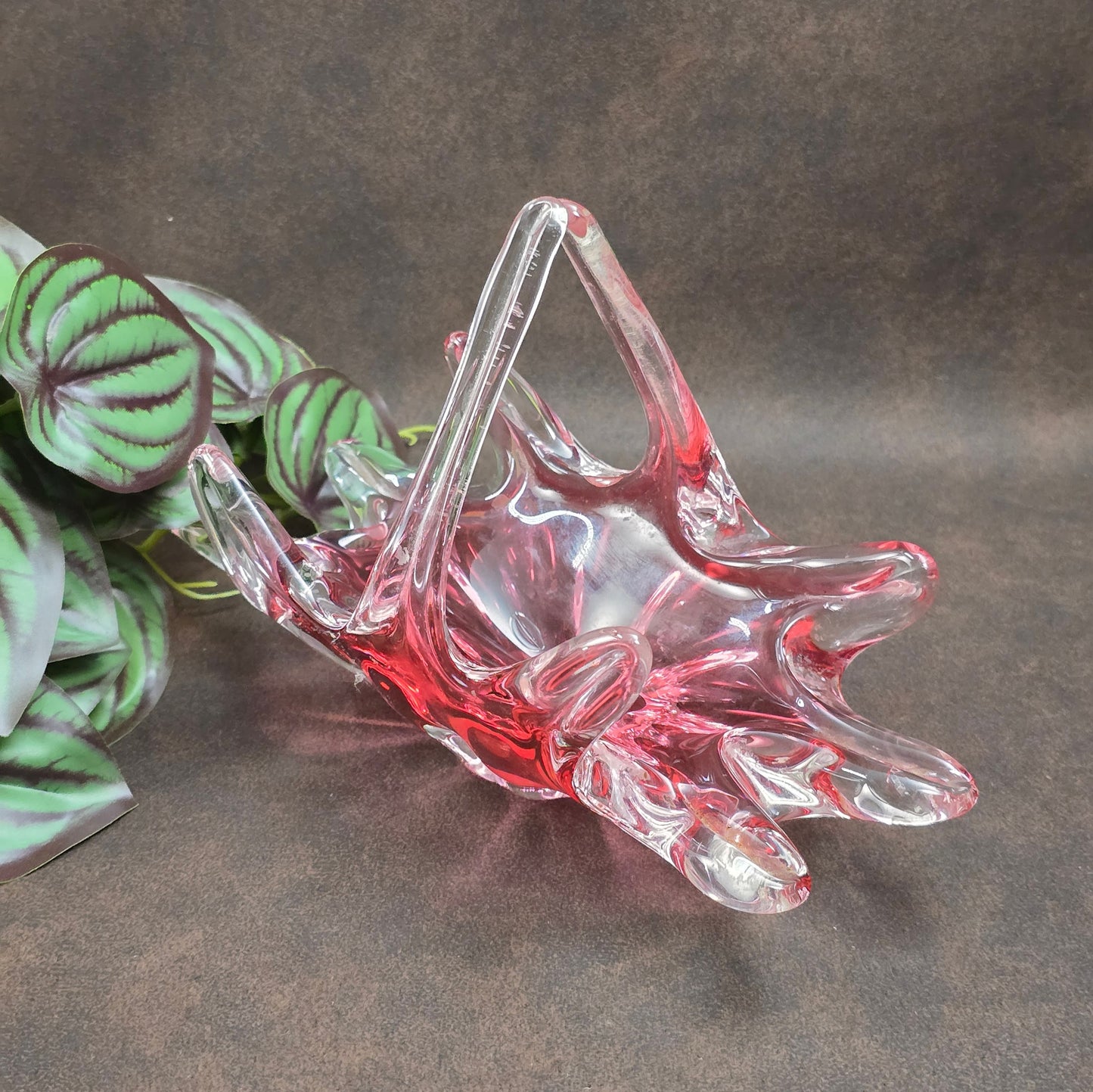 Rubinrote Designer-Glasschale im Stil von Josef Hospodka – stilvoll, authentisch, Mid-Century. Ideal für Sammler:innen oder Designfans.