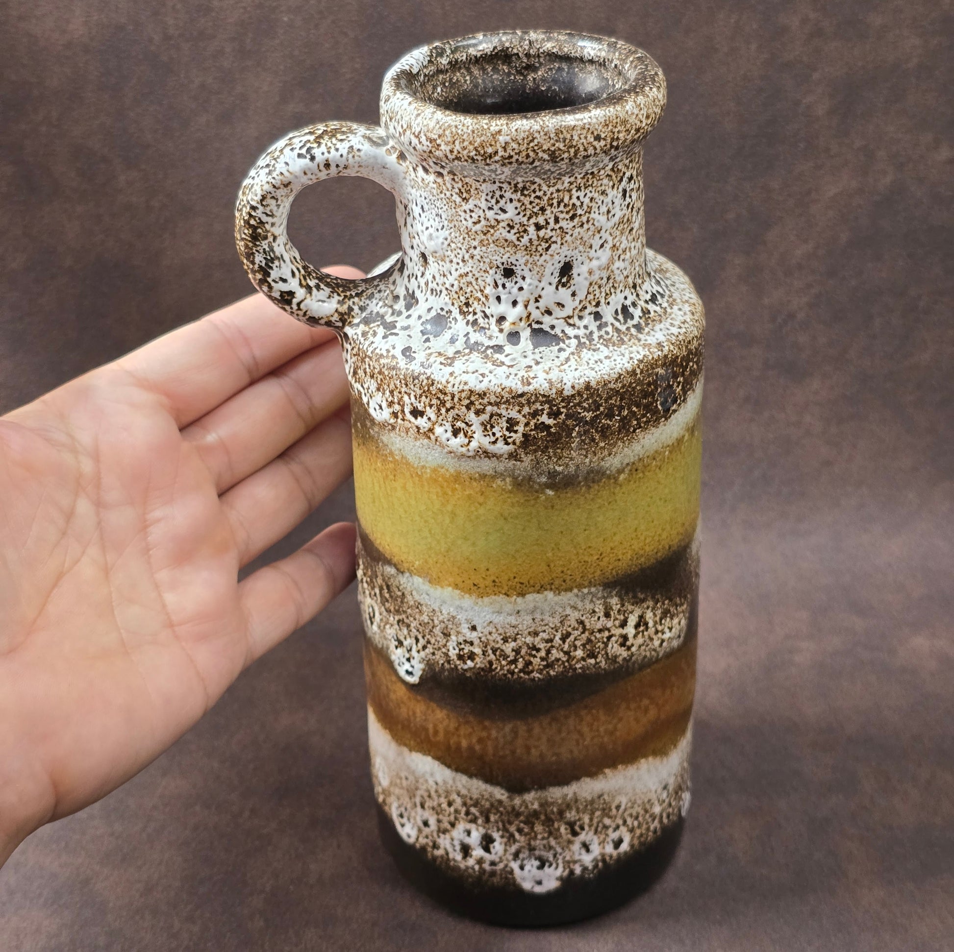 Scheurich Fat Lava Vase 401-20 mit Henkel, 1970er Jahre, braun-gelb-weiße Glasur, West German Pottery Vintage