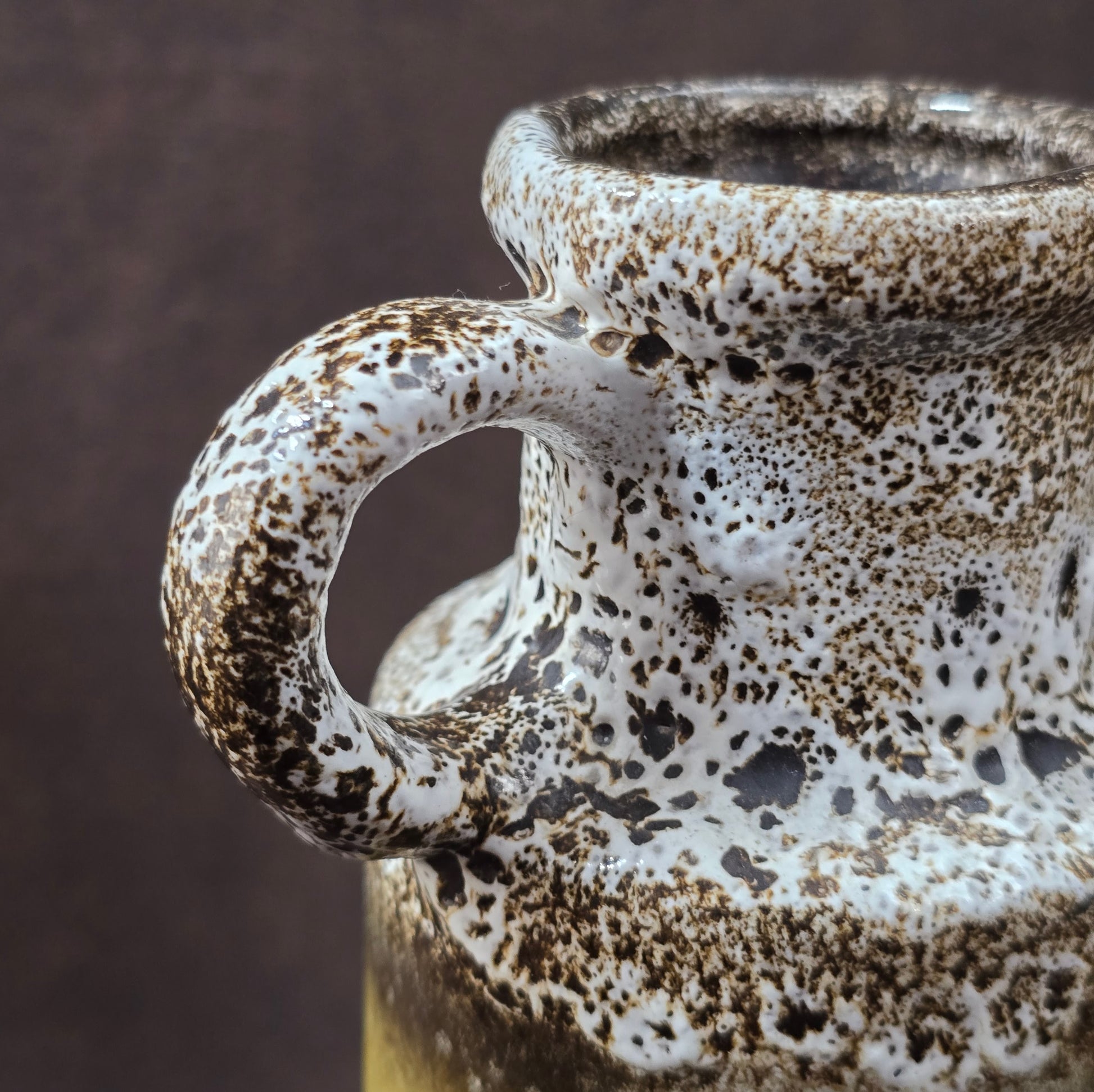 Scheurich Fat Lava Vase 401-20 mit Henkel, 1970er Jahre, braun-gelb-weiße Glasur, West German Pottery Vintage