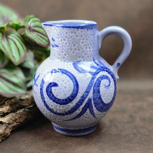 Scheurich Weinkrug mit 0,5L Volumen – Modell 418-14 aus den 1970er-Jahren. Ideal als Deko oder Gebrauchsobjekt. Sammlerstück in sehr gutem Vintagezustand.