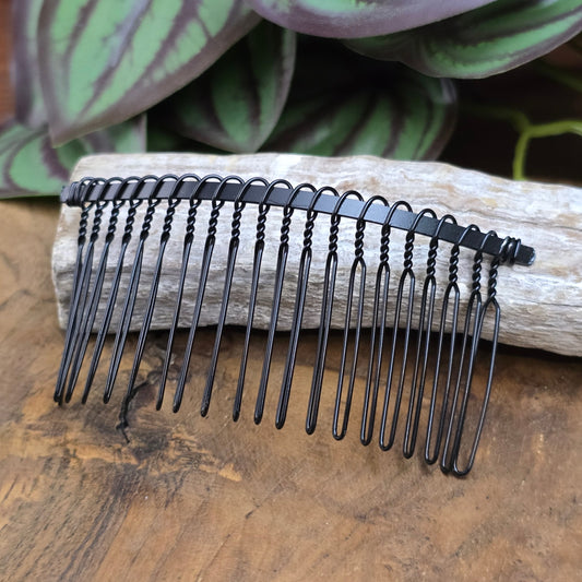 Schwarzer DIY-Haarkamm aus Draht, 20 Zähne, 7,5 cm breit. Perfekt zum Beperlen und Dekorieren für individuellen Haarschmuck, Brautschmuck & DIY-Projekte.