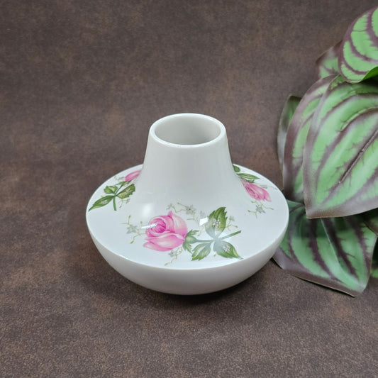 Vintage-Minivase von Seltmann Weiden aus Porzellan, Serie Annabell, 1960er. Rote Rosen auf zartem Weiß – ideal für kleine Blüten & nostalgische Deko.