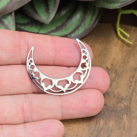 Sichelmond-Anhänger aus Edelstahl – 35 mm, silberfarben. Vielseitig für Chakra-, Mala- oder Tiaraschmuck. Ideal als Verbinder oder Kettenanhänger.
