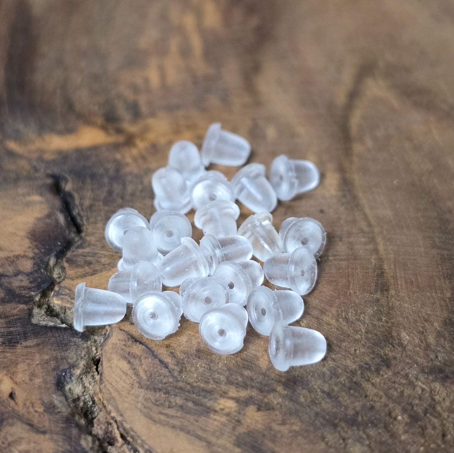 200 Silikonstopper für Ohrstecker (4 mm), matt-weiß. Sicherer Halt für DIY-Schmuck und Ersatzteile. Praktisches Schmuckzubehör aus Silikon für deine Schmuckherstellung.