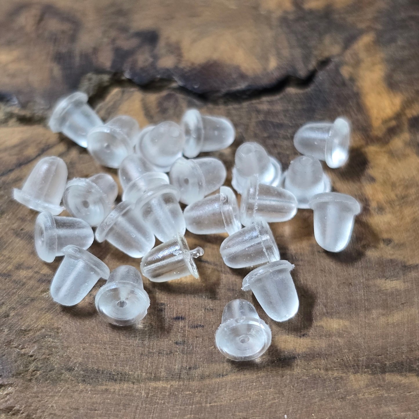 200 Silikonstopper für Ohrstecker (4 mm), matt-weiß. Sicherer Halt für DIY-Schmuck und Ersatzteile. Praktisches Schmuckzubehör aus Silikon für deine Schmuckherstellung.