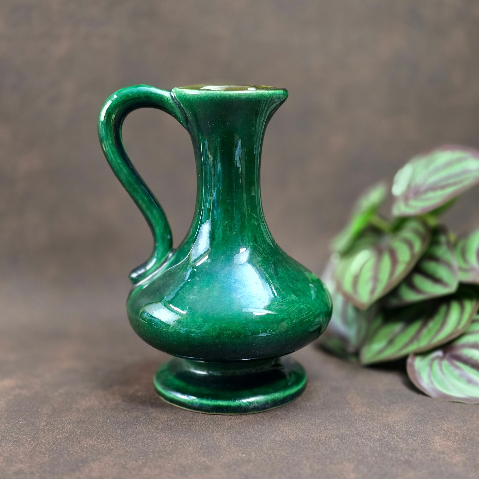 Smaragdgrüner Vintage-Krug von Bay Keramik (1970er). Schön als Vase, Krug oder Sammlerstück. Kleine Makel, viel Charme!
