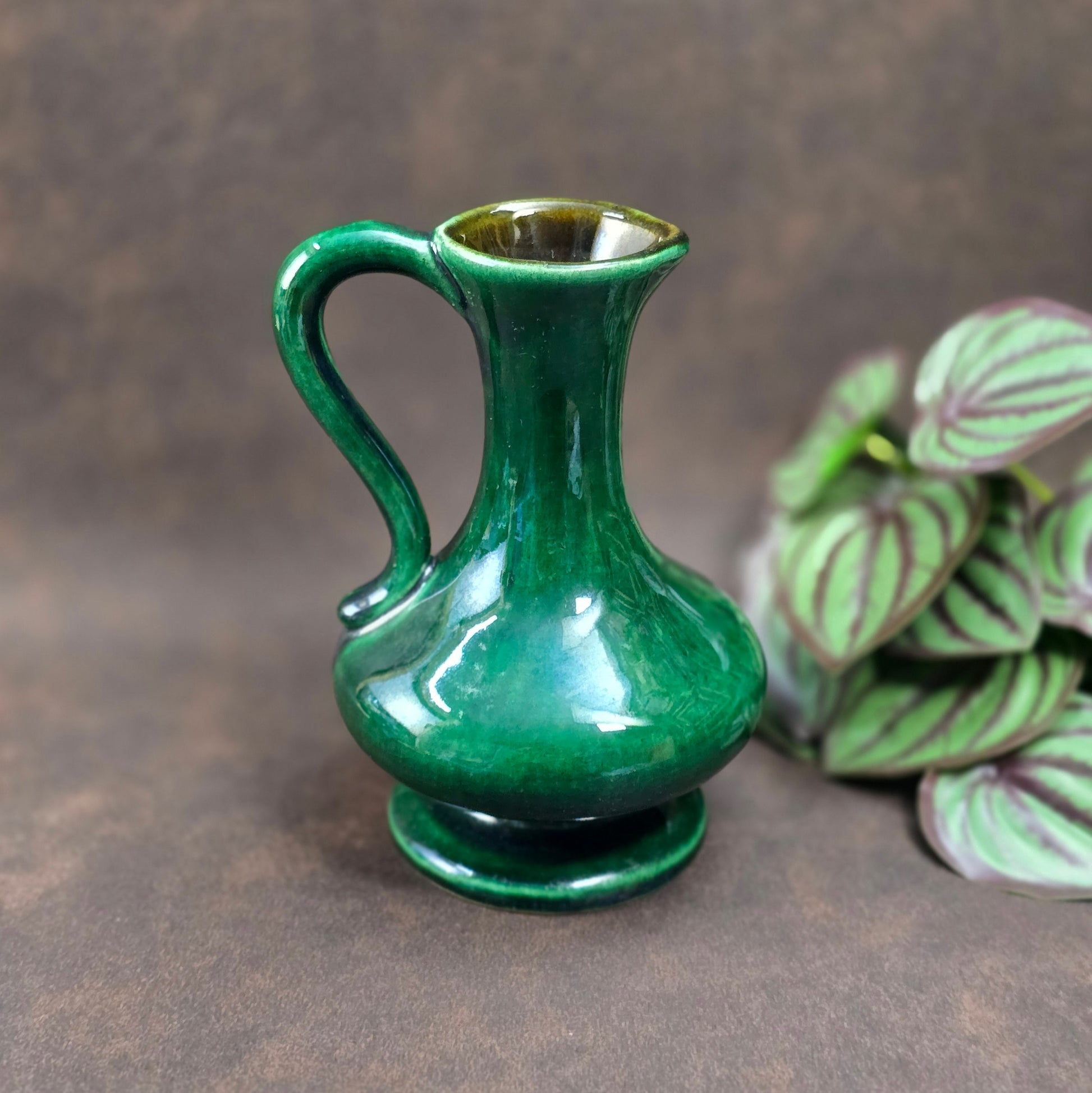 Smaragdgrüner Vintage-Krug von Bay Keramik (1970er). Schön als Vase, Krug oder Sammlerstück. Kleine Makel, viel Charme!