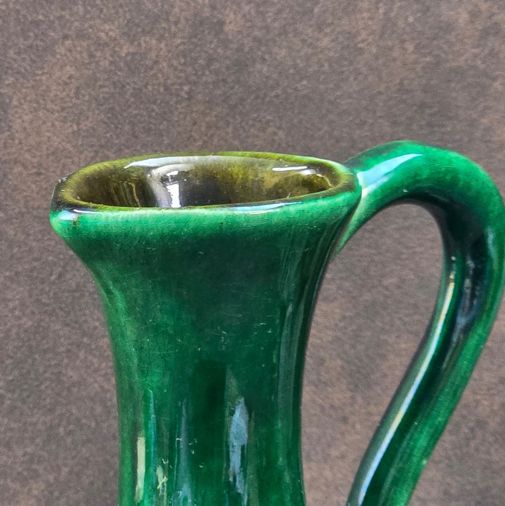 Smaragdgrüner Vintage-Krug von Bay Keramik (1970er). Schön als Vase, Krug oder Sammlerstück. Kleine Makel, viel Charme!