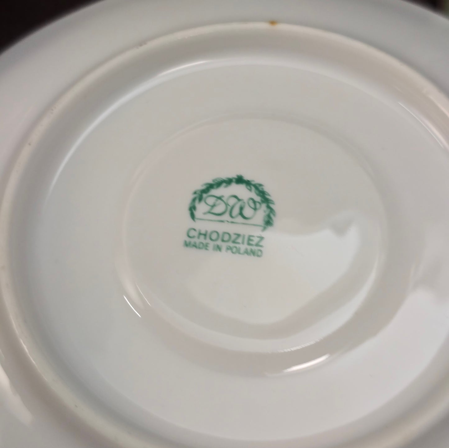 3-teiliges Vintage Sammelgedeck von DW Chodziez aus Polen. Zartes Blumenmotiv, cappuccinofarbener Rand & Golddekor machen dieses Porzellanset zu einem echten Blickfang.