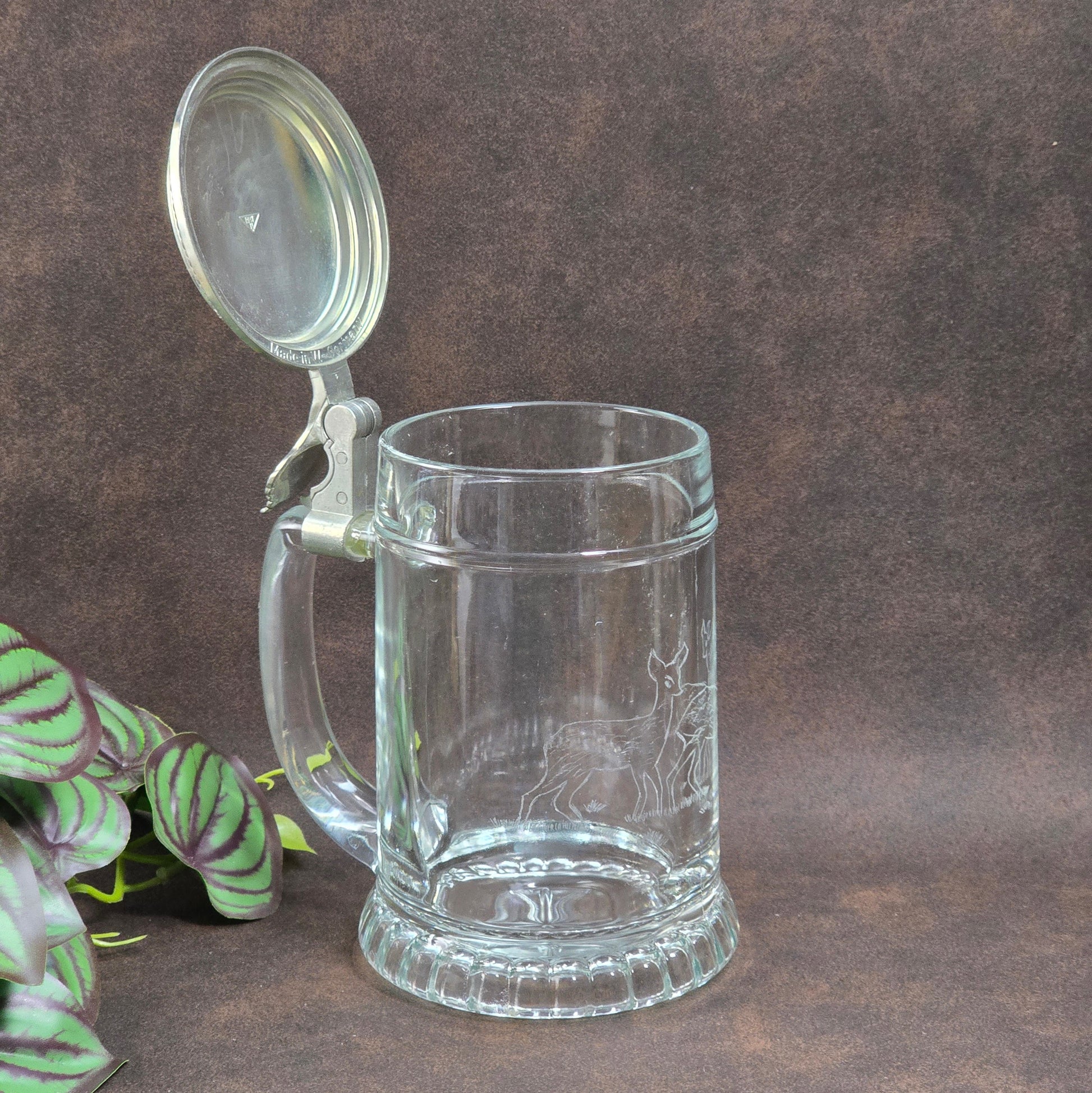 Vintage BMF Bierseidel 0,5L: Graviertes Rehmotiv auf Glas, Zinndeckel, guter Zustand mit Kratzern am Deckel, 1980er/1990er. Sammlerstück & Geschenkidee!