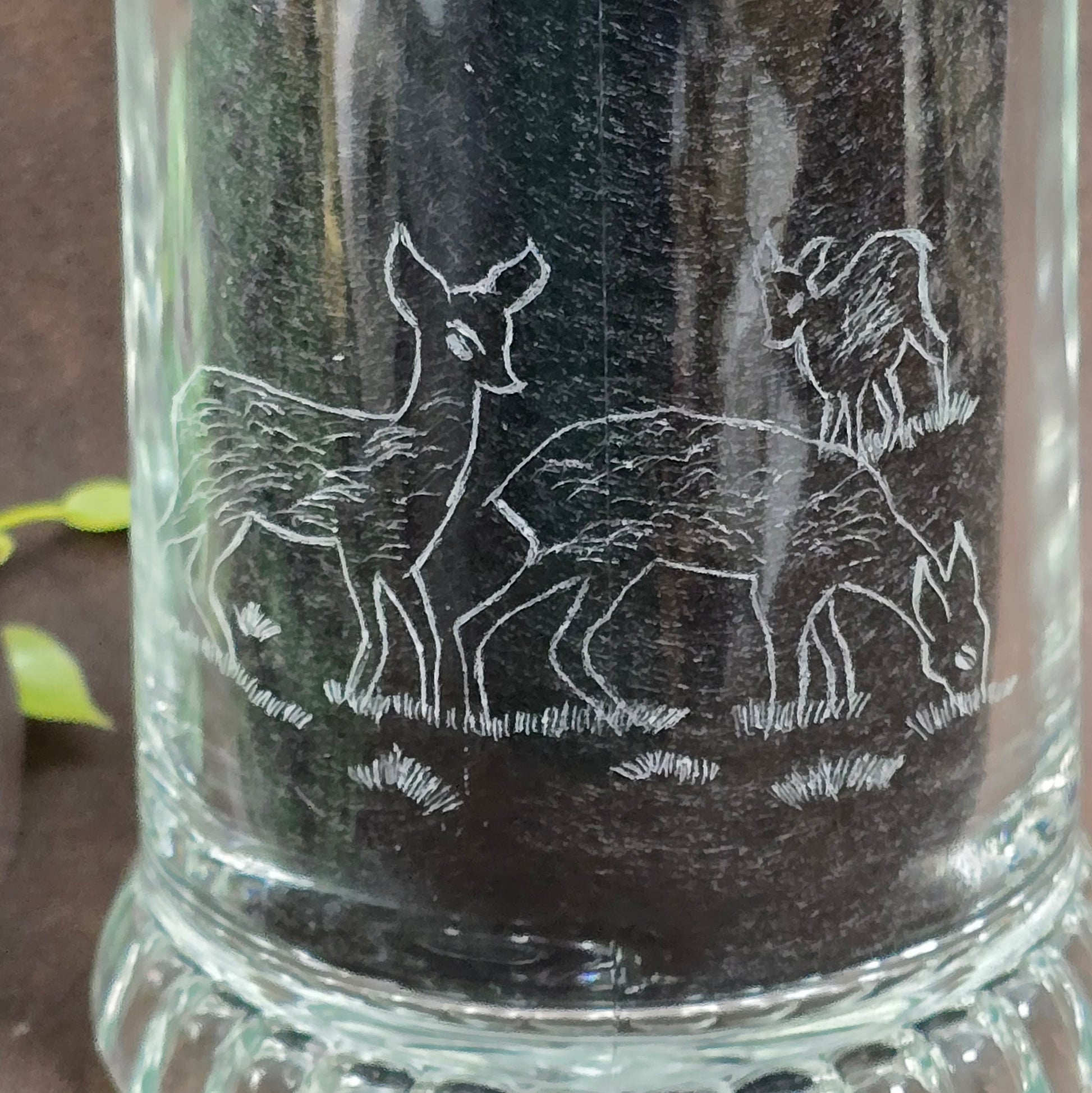 Vintage BMF Bierseidel 0,5L: Graviertes Rehmotiv auf Glas, Zinndeckel, guter Zustand mit Kratzern am Deckel, 1980er/1990er. Sammlerstück & Geschenkidee!