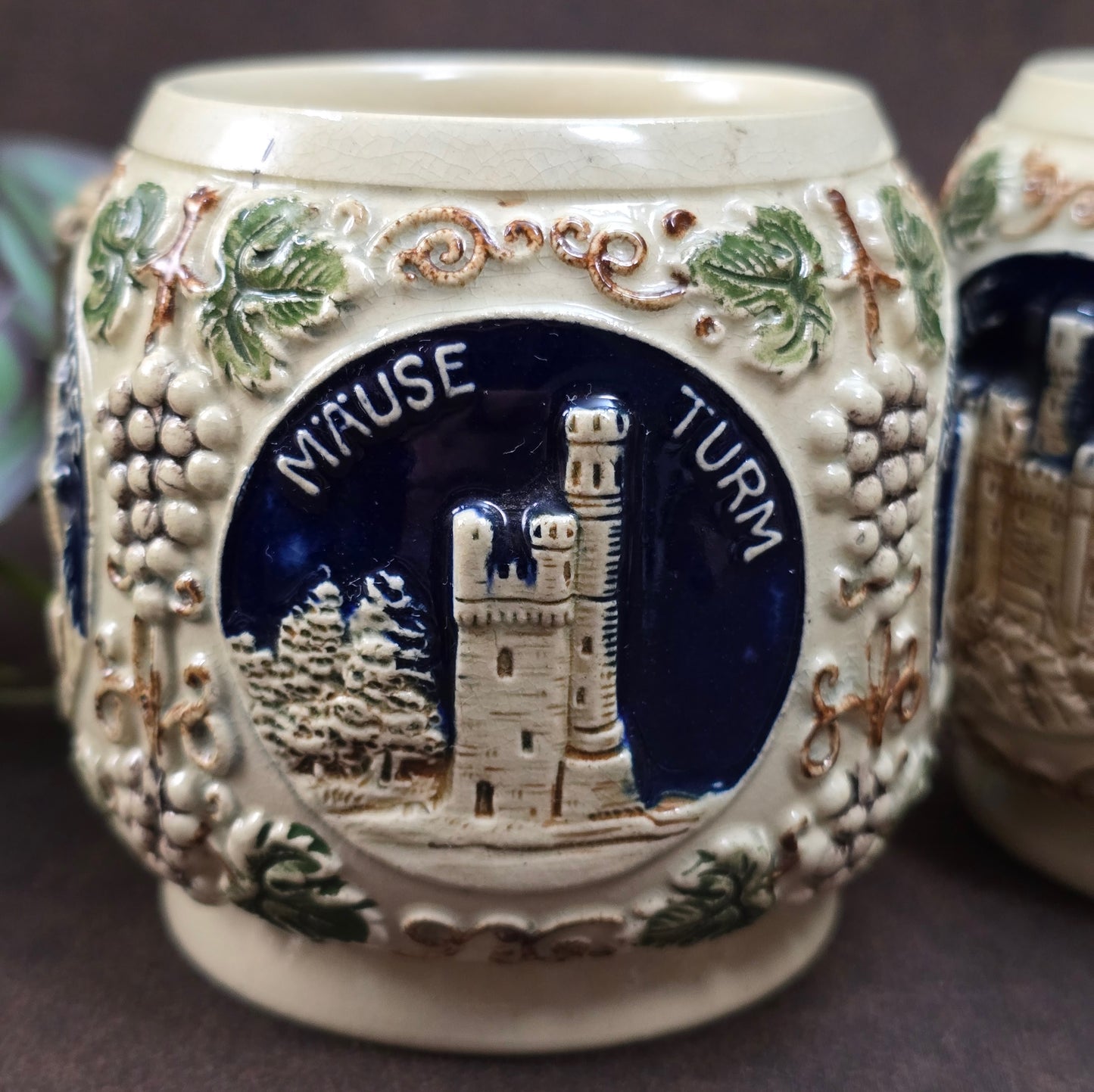 Vintage GERZ Bowlebecher-Set (3 Stück) aus den 60er/70ern. Burg- & Schlossmotive, rustikales Steinzeug – ideal für Sammler und Deko-Liebhaber.