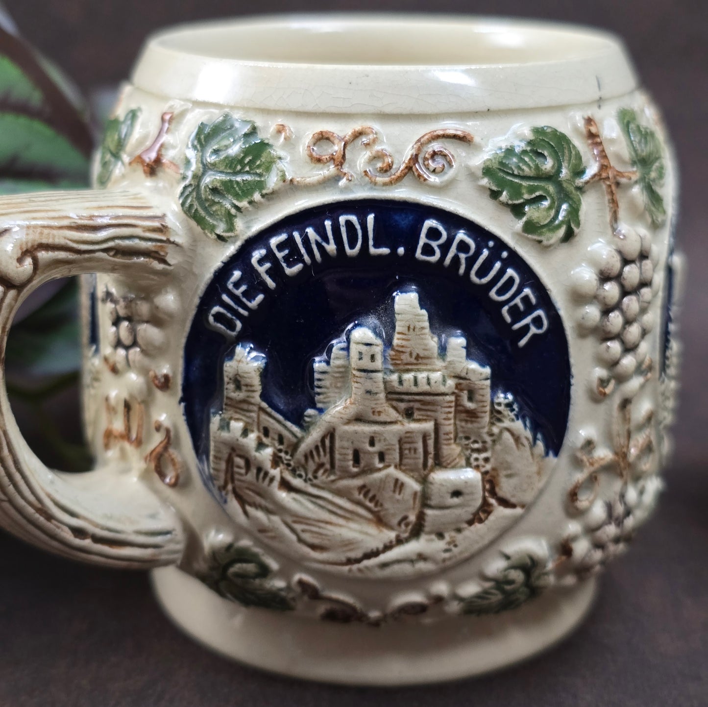 Vintage GERZ Bowlebecher-Set (3 Stück) aus den 60er/70ern. Burg- & Schlossmotive, rustikales Steinzeug – ideal für Sammler und Deko-Liebhaber.