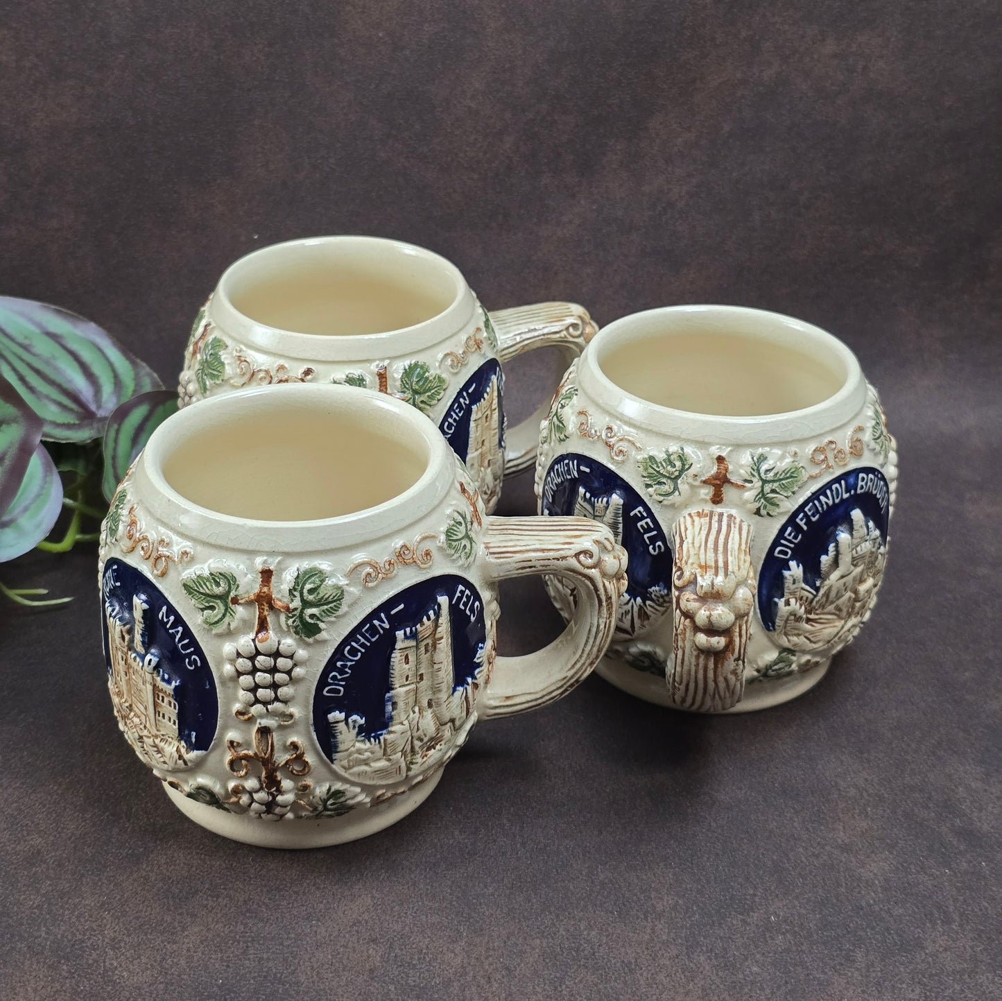 Vintage GERZ Bowlebecher-Set (3 Stück) aus den 60er/70ern. Burg- & Schlossmotive, rustikales Steinzeug – ideal für Sammler und Deko-Liebhaber.