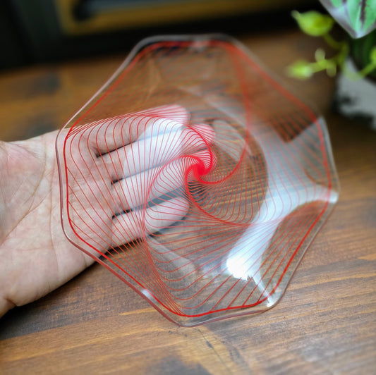 Vintage Glasschale (14,5 cm) mit rotem Swirl-Dekor – DDR, 1970er – von VEB Thermoform Olbernhau. Ideal für Snacks oder als Deko. Sehr guter Zustand!