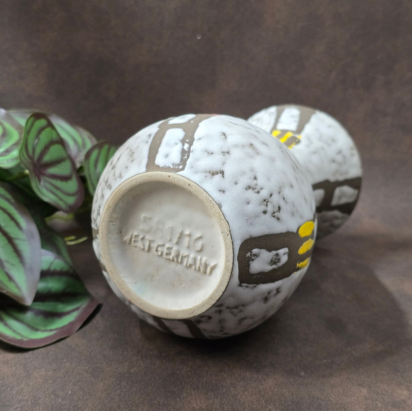 Jasba Keramikvase im Mid-Century-Stil – 60er/70er Original aus West Germany, Türkis-Innenglasur & farbiges Reliefmuster, top erhalten.