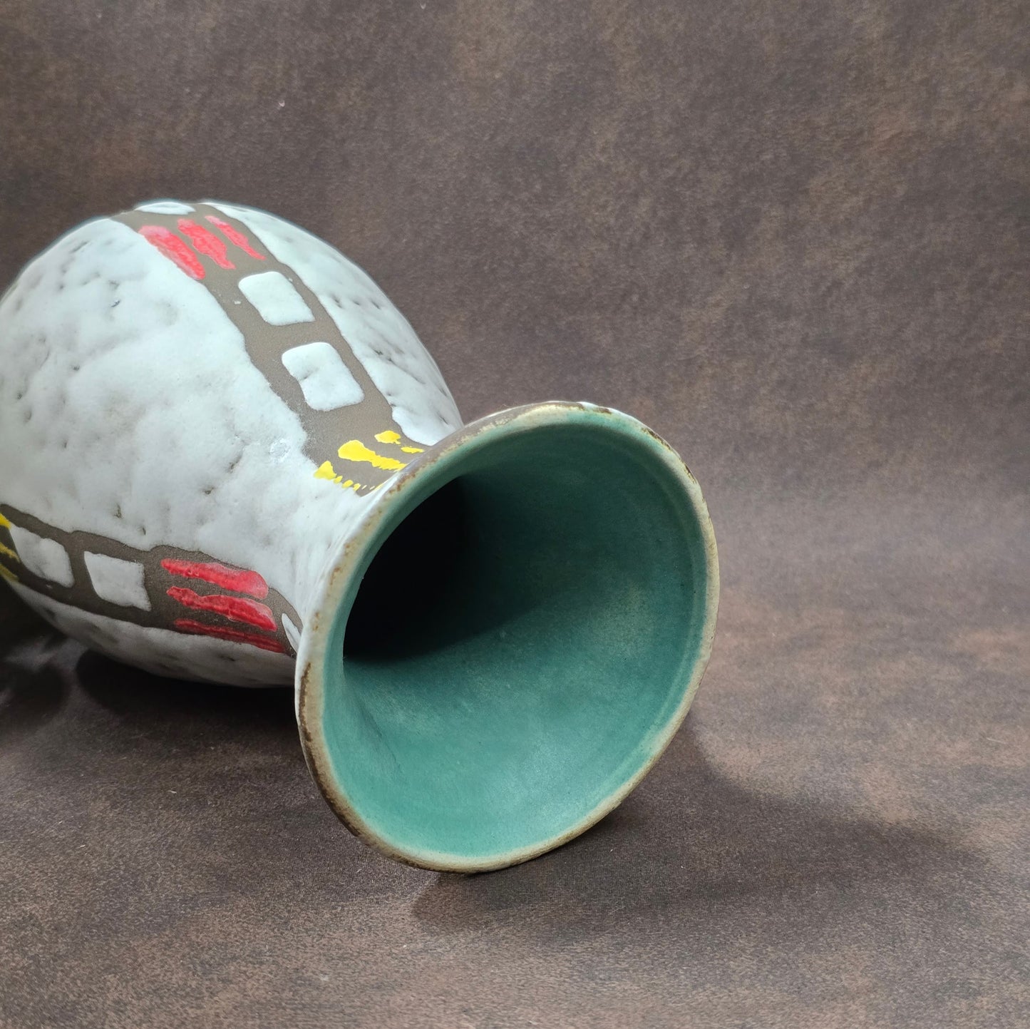 Jasba Keramikvase im Mid-Century-Stil – 60er/70er Original aus West Germany, Türkis-Innenglasur & farbiges Reliefmuster, top erhalten.