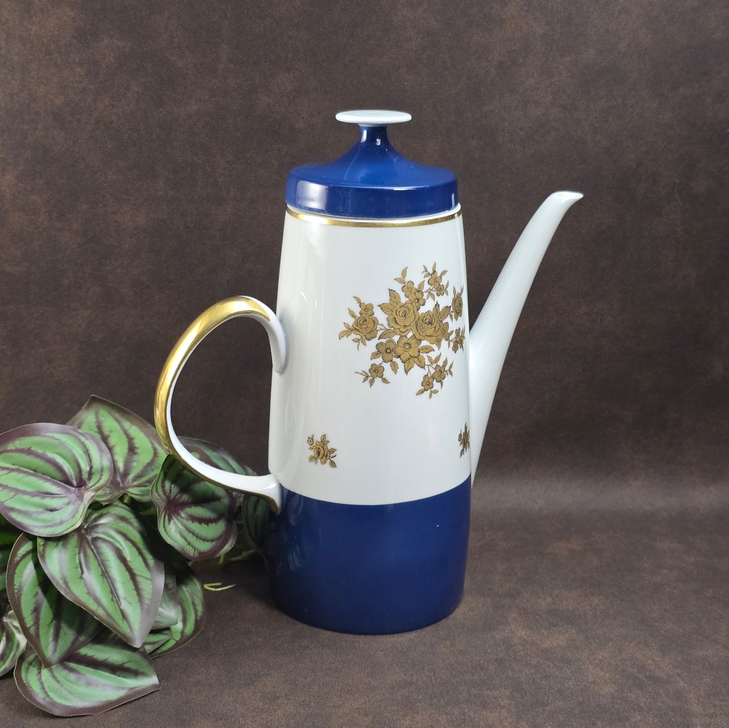 Elegante Vintage-Kaffeekanne von Lichte Fine China (DDR) im Art-Deco-Stil – Blau-Weiß mit Gold. Ideal als Ersatzkanne oder stilvolles Einzelstück.