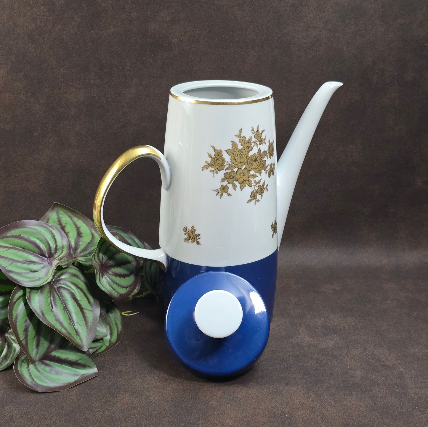 Elegante Vintage-Kaffeekanne von Lichte Fine China (DDR) im Art-Deco-Stil – Blau-Weiß mit Gold. Ideal als Ersatzkanne oder stilvolles Einzelstück.