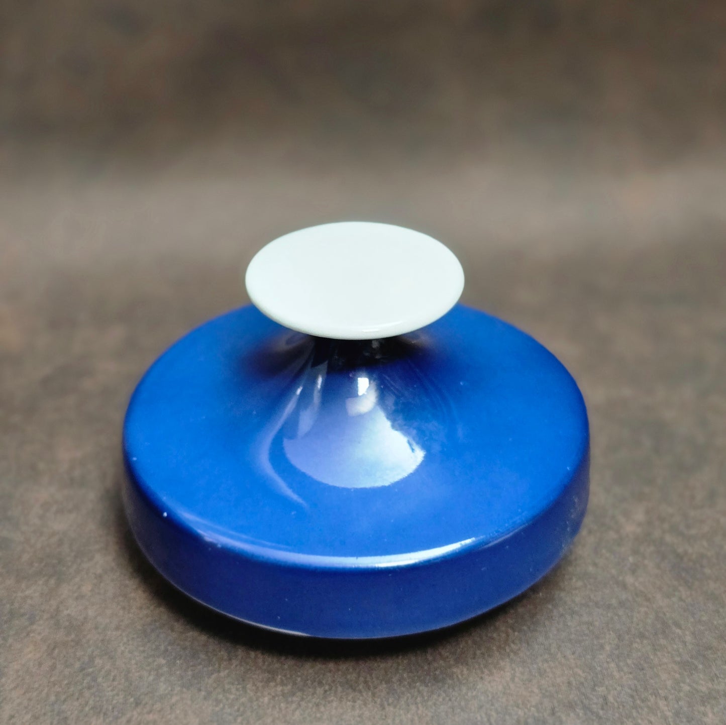 Elegante Vintage-Kaffeekanne von Lichte Fine China (DDR) im Art-Deco-Stil – Blau-Weiß mit Gold. Ideal als Ersatzkanne oder stilvolles Einzelstück.