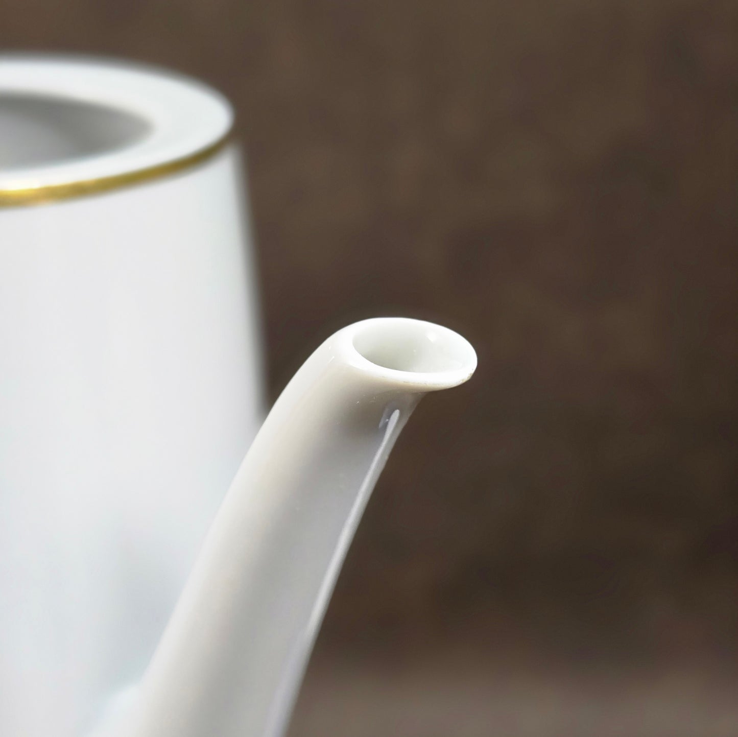 Elegante Vintage-Kaffeekanne von Lichte Fine China (DDR) im Art-Deco-Stil – Blau-Weiß mit Gold. Ideal als Ersatzkanne oder stilvolles Einzelstück.