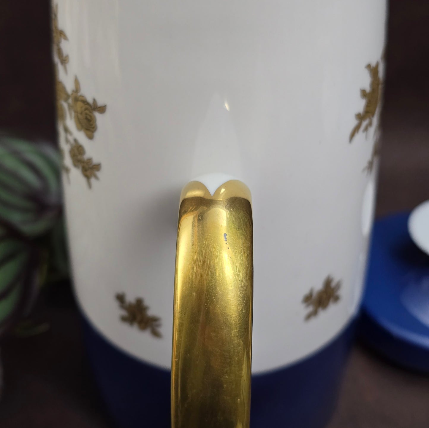 Elegante Vintage-Kaffeekanne von Lichte Fine China (DDR) im Art-Deco-Stil – Blau-Weiß mit Gold. Ideal als Ersatzkanne oder stilvolles Einzelstück.
