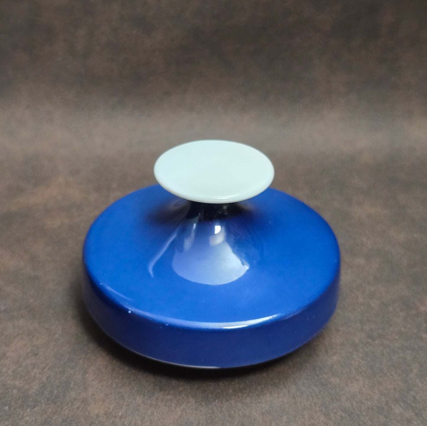 Elegante Vintage-Kaffeekanne von Lichte Fine China (DDR) im Art-Deco-Stil – Blau-Weiß mit Gold. Ideal als Ersatzkanne oder stilvolles Einzelstück.