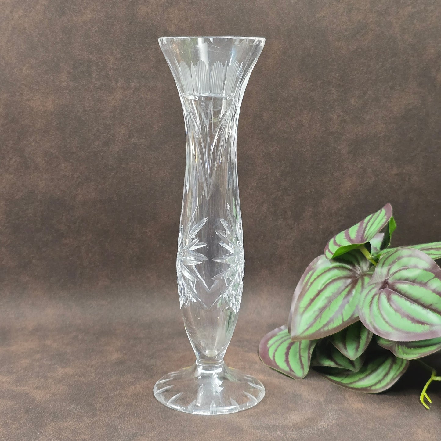 Elegante Vintage Rosenvase aus Kristallglas – stilvoll & handgeschliffen, perfekt für Einzelblumen.