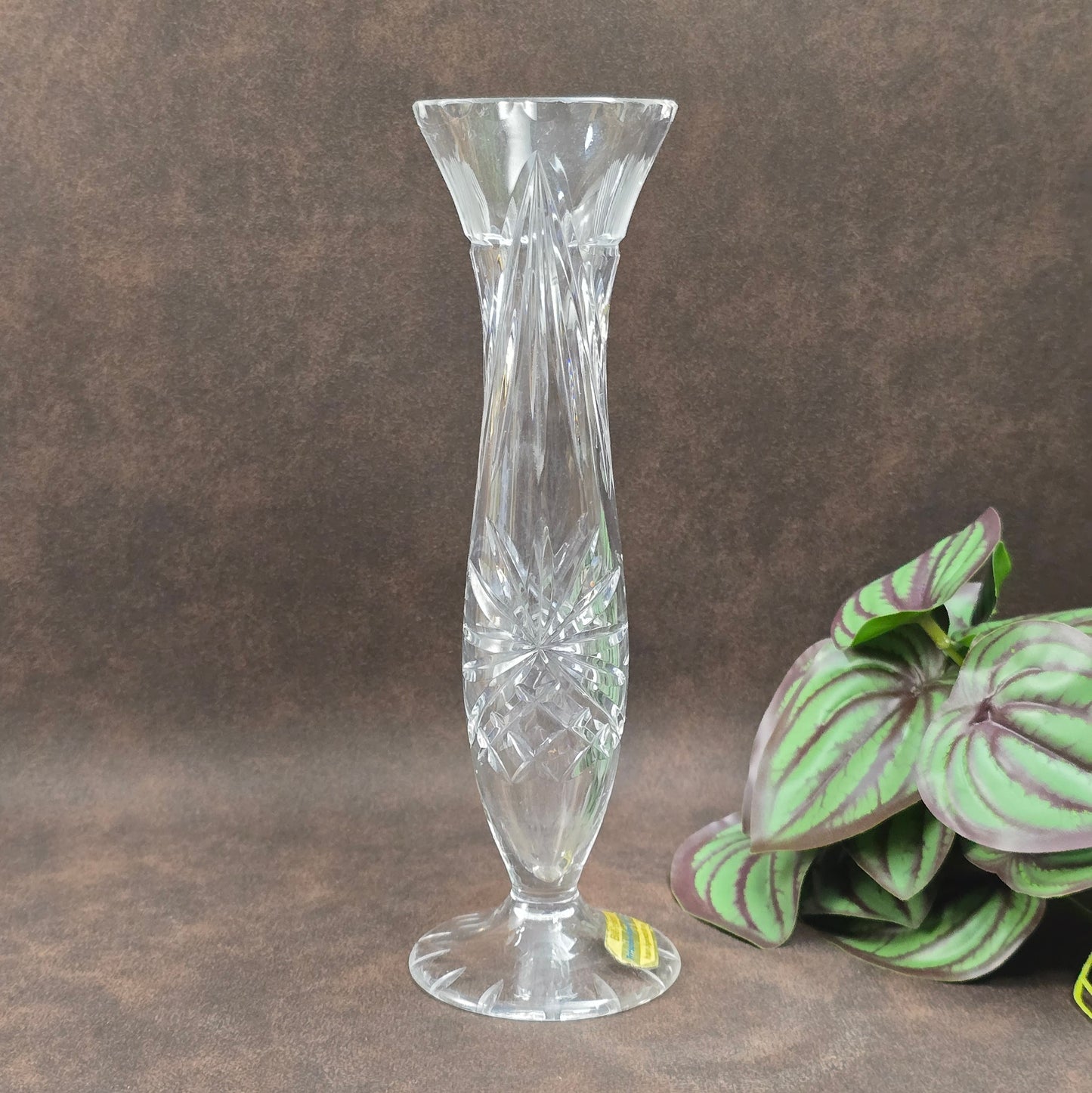 Elegante Vintage Rosenvase aus Kristallglas – stilvoll & handgeschliffen, perfekt für Einzelblumen.