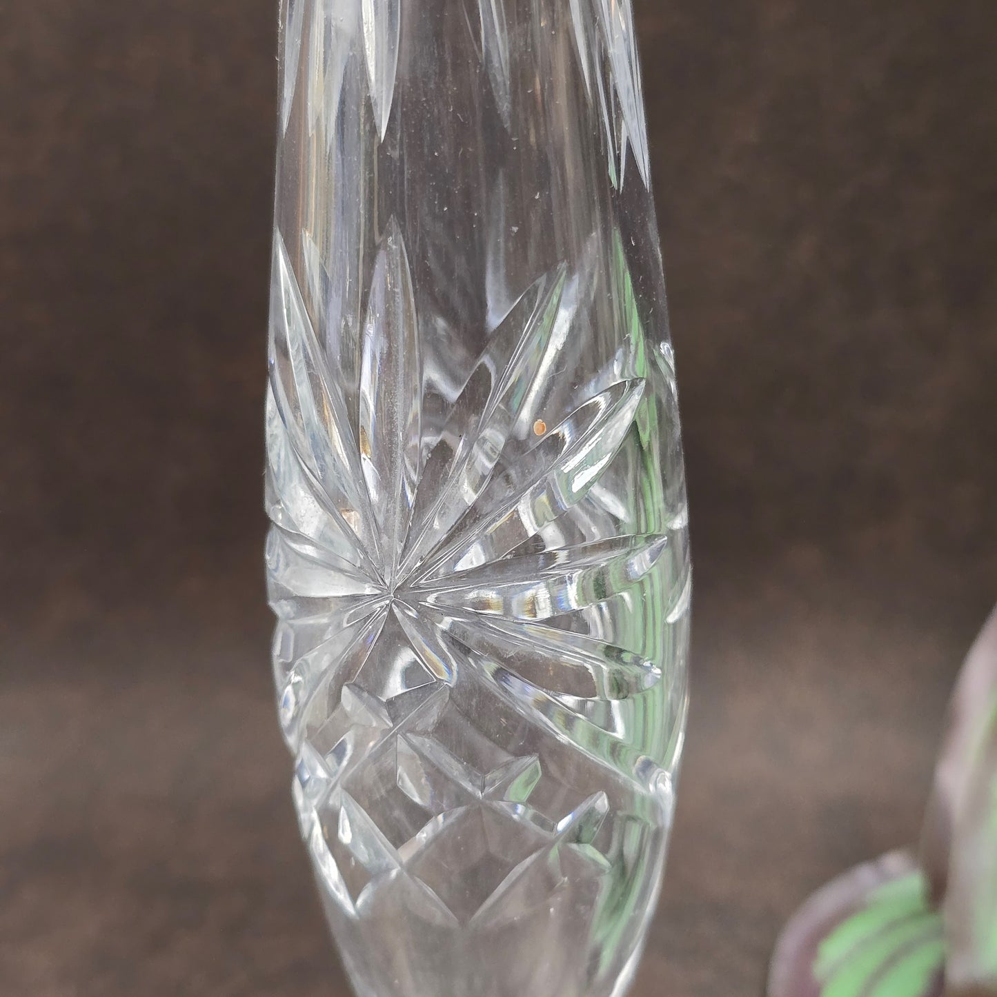 Elegante Vintage Rosenvase aus Kristallglas – stilvoll & handgeschliffen, perfekt für Einzelblumen.