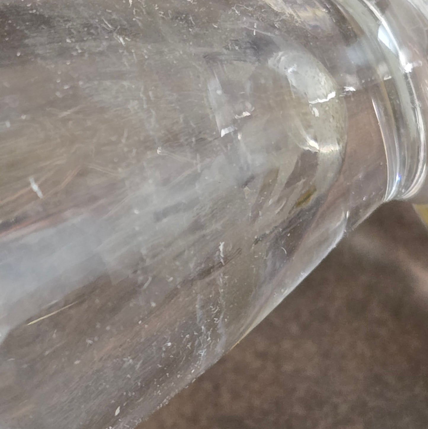 Elegante Vintage Rosenvase aus Kristallglas – stilvoll & handgeschliffen, perfekt für Einzelblumen.
