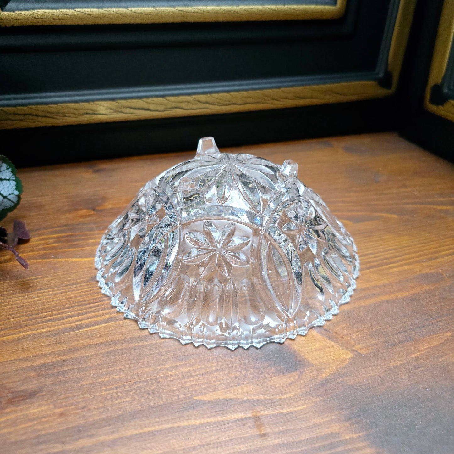 Edle Vintage Kristallschale mit Fuß & Dekorschliff – 60er Jahre Midcentury Deko – perfekt für Schmuck, Süßes oder als Sammlerstück