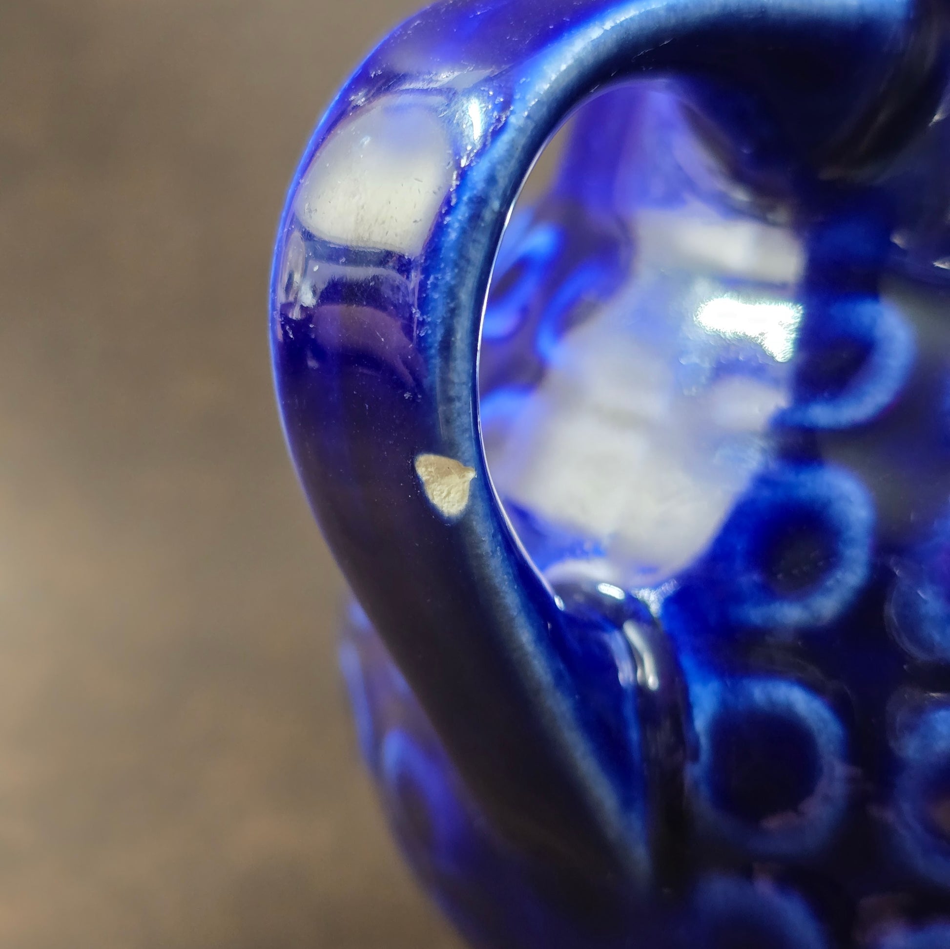 Hol dir mit dem Krug „Rusalka“ aus den 1970ern ein Stück DDR-Designgeschichte in dein Zuhause – dekorativ, authentisch und charakterstark.