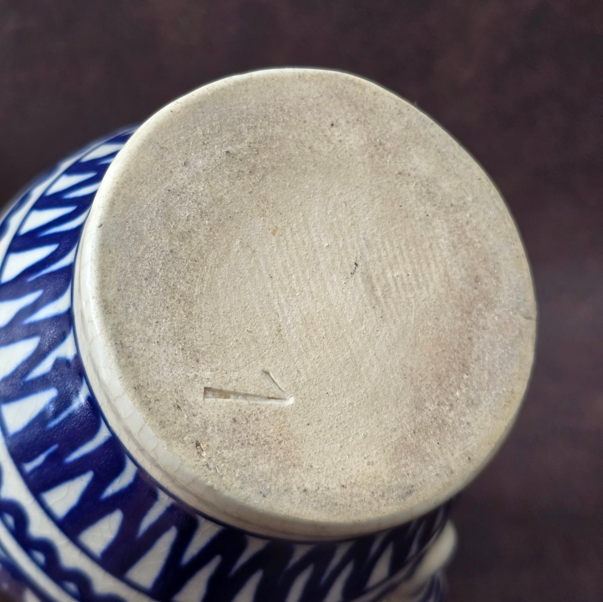 Handbemalter kobaltblauer Vintage-Krug aus Irdenware mit geometrischem Muster, ca. 20 cm hoch, 1L Fassungsvermögen.