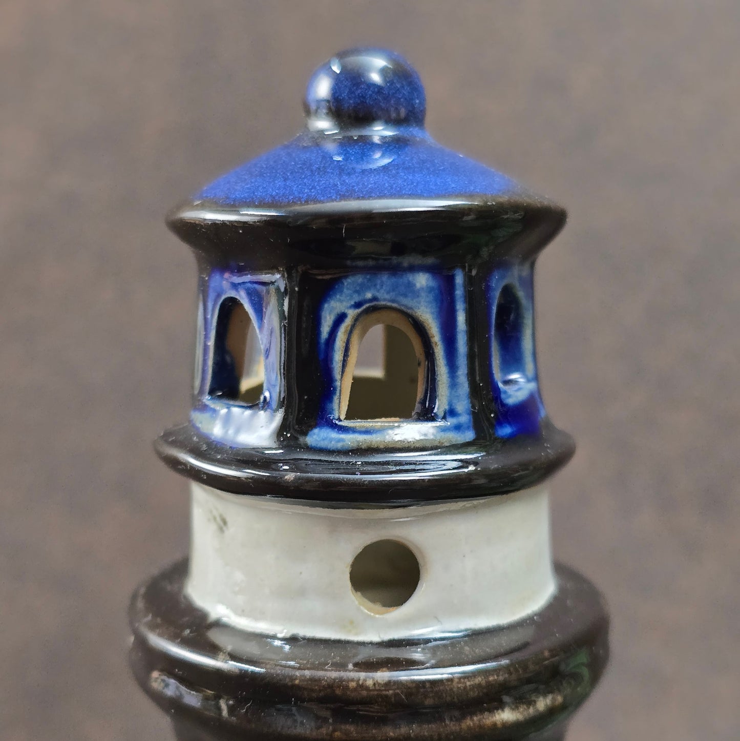 Handgefertigtes Keramik Windlicht im Leuchtturm-Design – maritimes Vintage-Highlight für deine Sommerdeko.