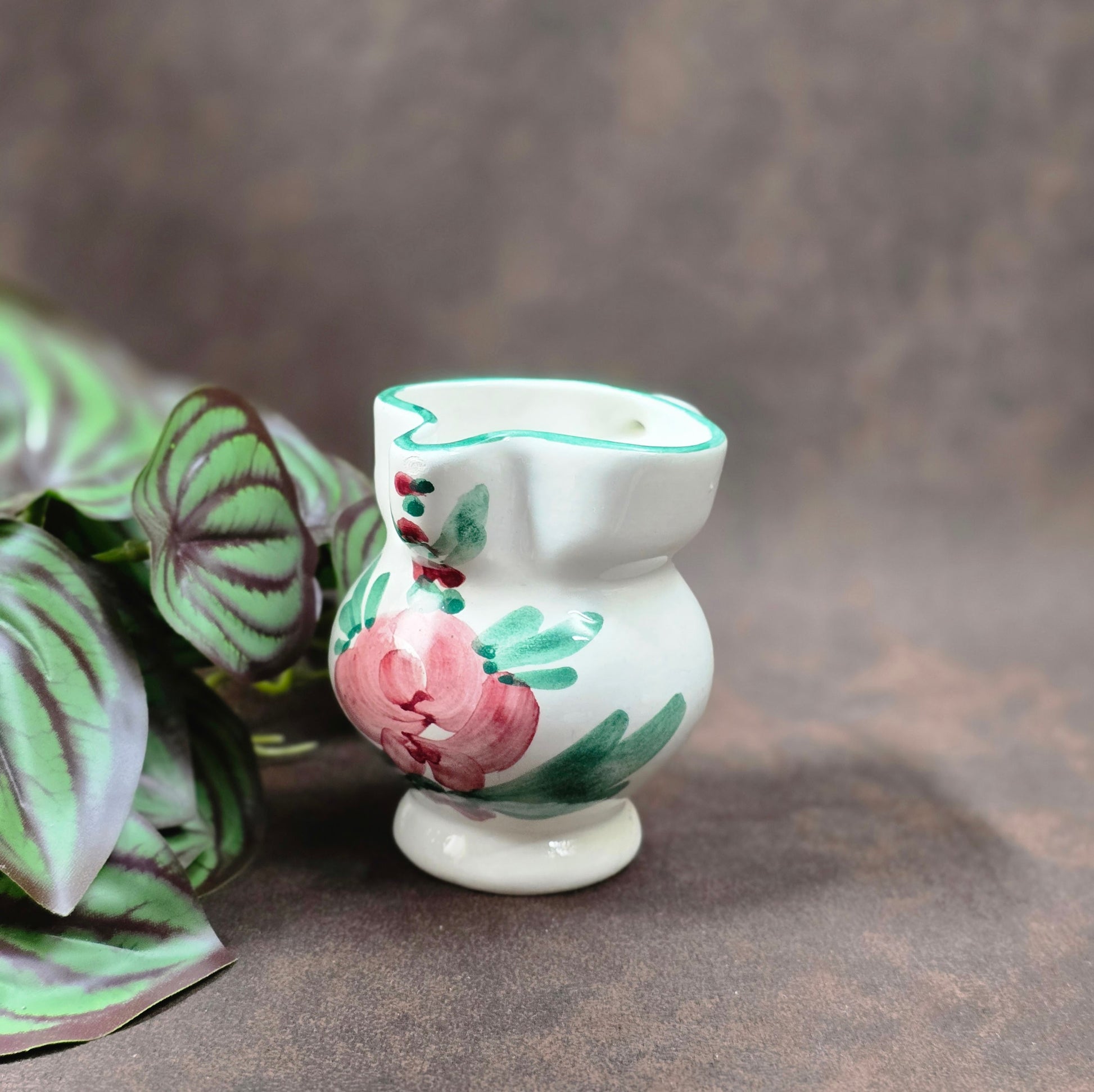 Original italienisches Vintage-Kännchen aus den 70er–80ern – handbemalt, mediterraner Landhausstil, ideal als Milchkännchen oder Dekohighlight.