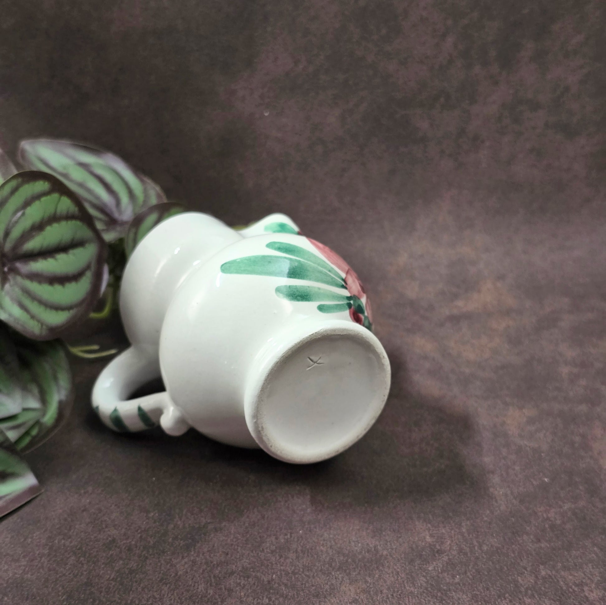 Original italienisches Vintage-Kännchen aus den 70er–80ern – handbemalt, mediterraner Landhausstil, ideal als Milchkännchen oder Dekohighlight.