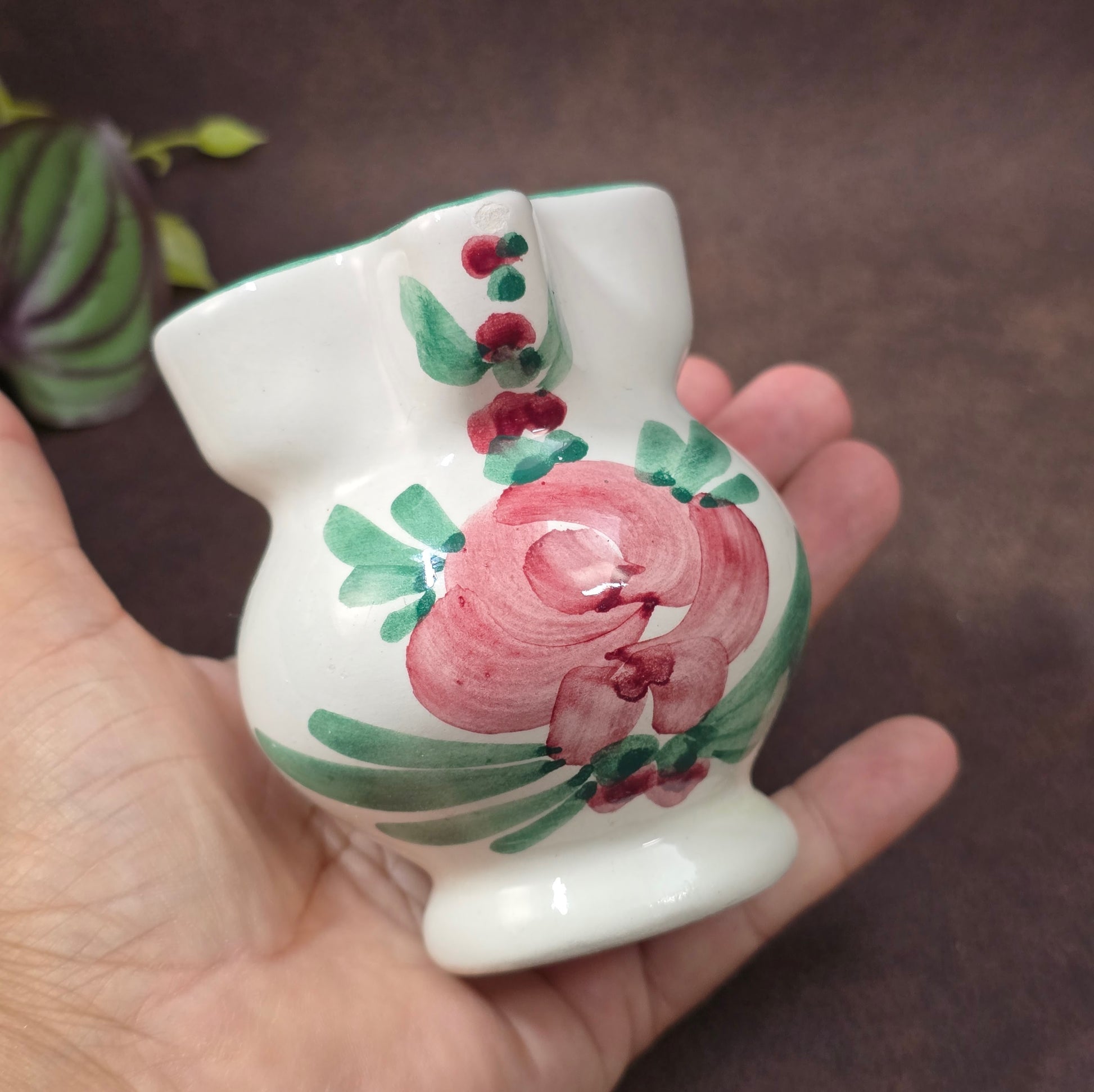 Original italienisches Vintage-Kännchen aus den 70er–80ern – handbemalt, mediterraner Landhausstil, ideal als Milchkännchen oder Dekohighlight.