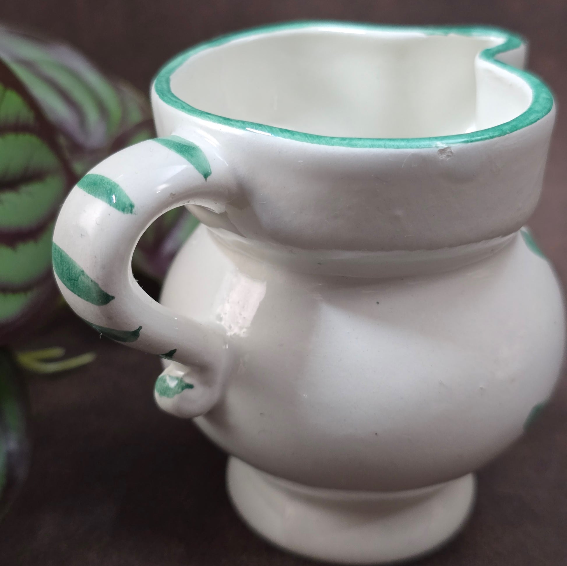 Original italienisches Vintage-Kännchen aus den 70er–80ern – handbemalt, mediterraner Landhausstil, ideal als Milchkännchen oder Dekohighlight.