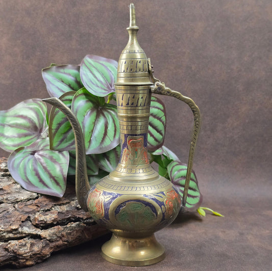 Handgefertigtes Messingkännchen aus Indien (ca. 1950–1970) mit dunkelblauer Emaille. Orientalisches Sammlerstück für Orient- und Vintage-Liebhaber:innen.