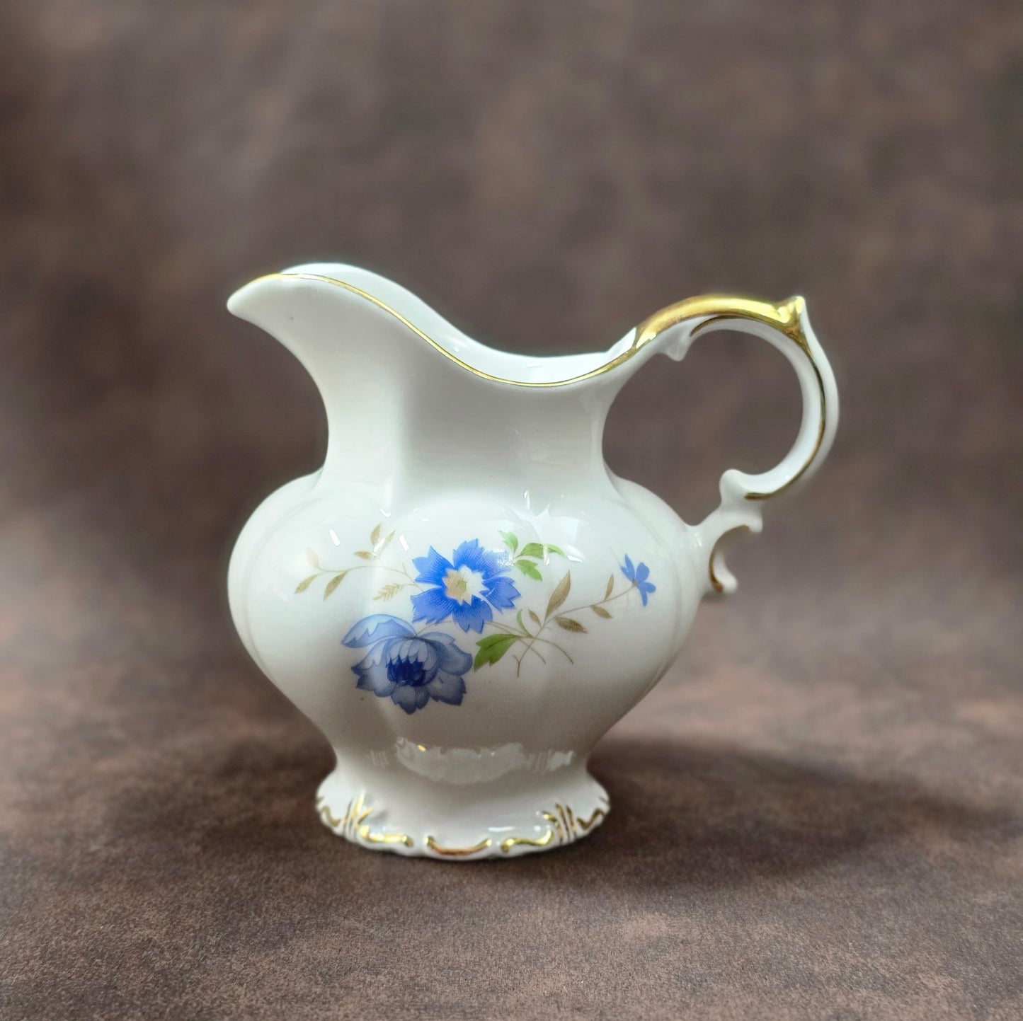 Porzellan Milchkännchen VEB Sonneberg DDR, 1950er 1960er, blaues Blumendekor mit Goldrand, Vintage Tischdeko, sehr guter Zustand.