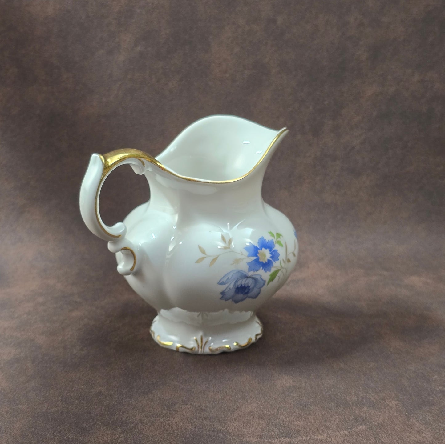 Porzellan Milchkännchen VEB Sonneberg DDR, 1950er 1960er, blaues Blumendekor mit Goldrand, Vintage Tischdeko, sehr guter Zustand.