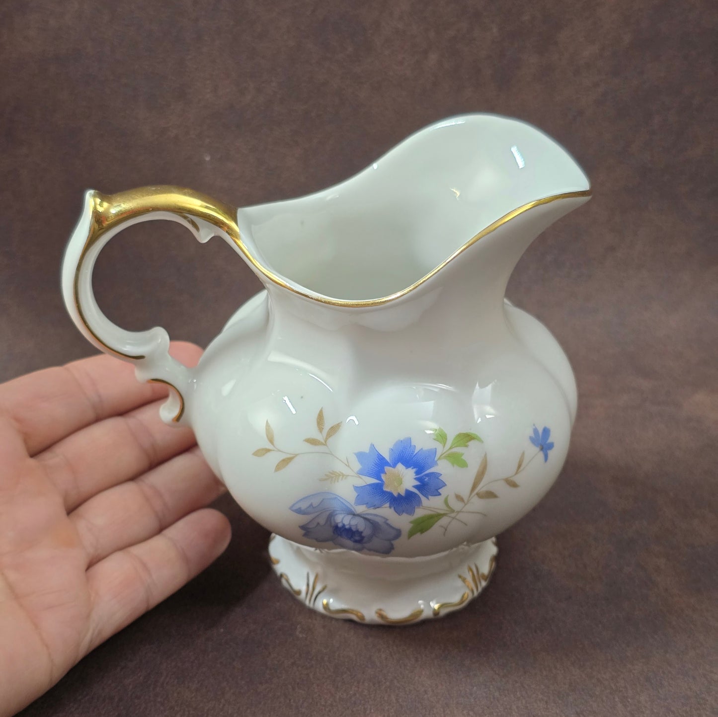Porzellan Milchkännchen VEB Sonneberg DDR, 1950er 1960er, blaues Blumendekor mit Goldrand, Vintage Tischdeko, sehr guter Zustand.