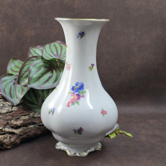Lindner Porzellanvase mit Streublümchen aus W. Germany (ca. 1965–1975). Handarbeit, Vintagezustand – ideal für deine Blumen oder als Sammlerstück.