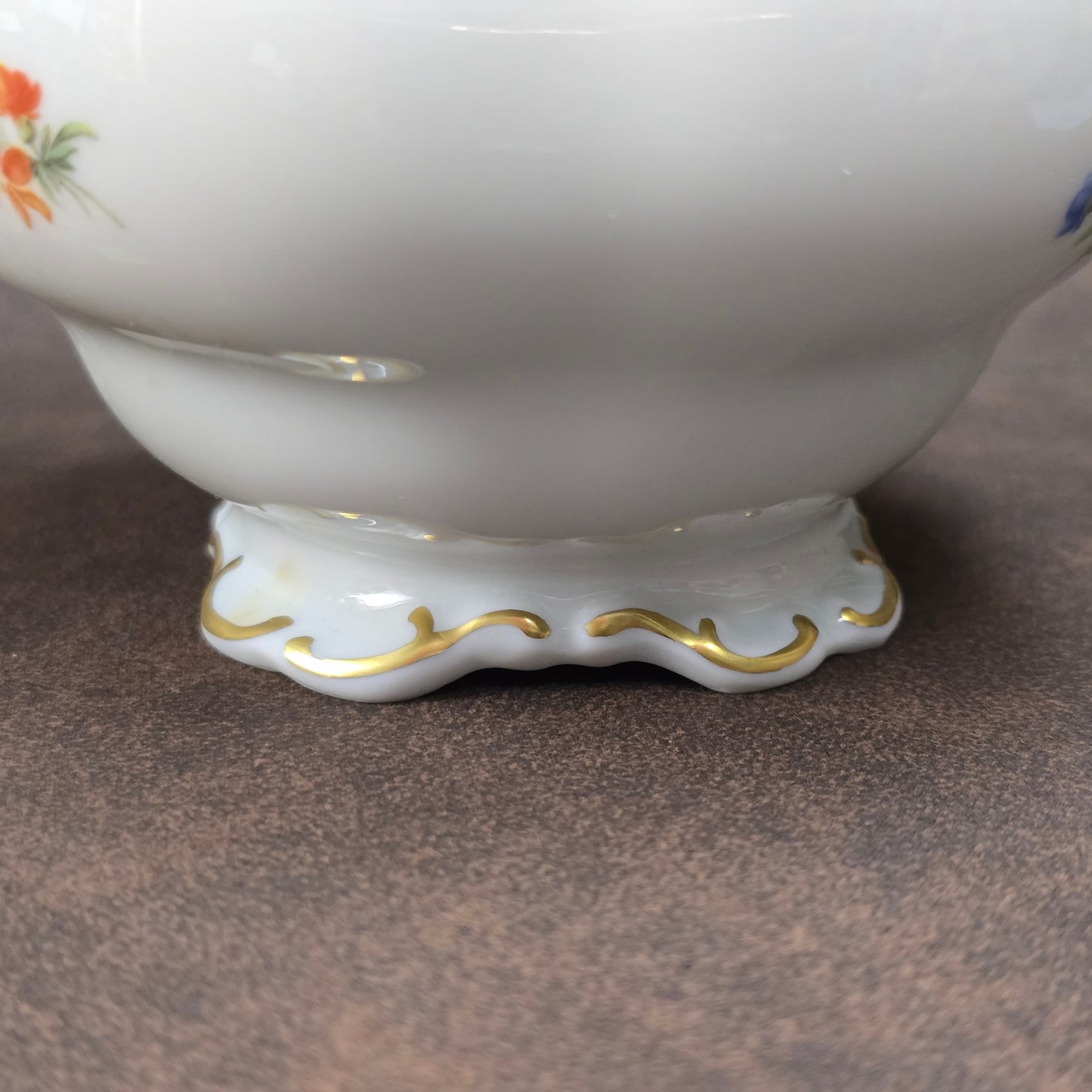 Lindner Porzellanvase mit Streublümchen aus W. Germany (ca. 1965–1975). Handarbeit, Vintagezustand – ideal für deine Blumen oder als Sammlerstück.