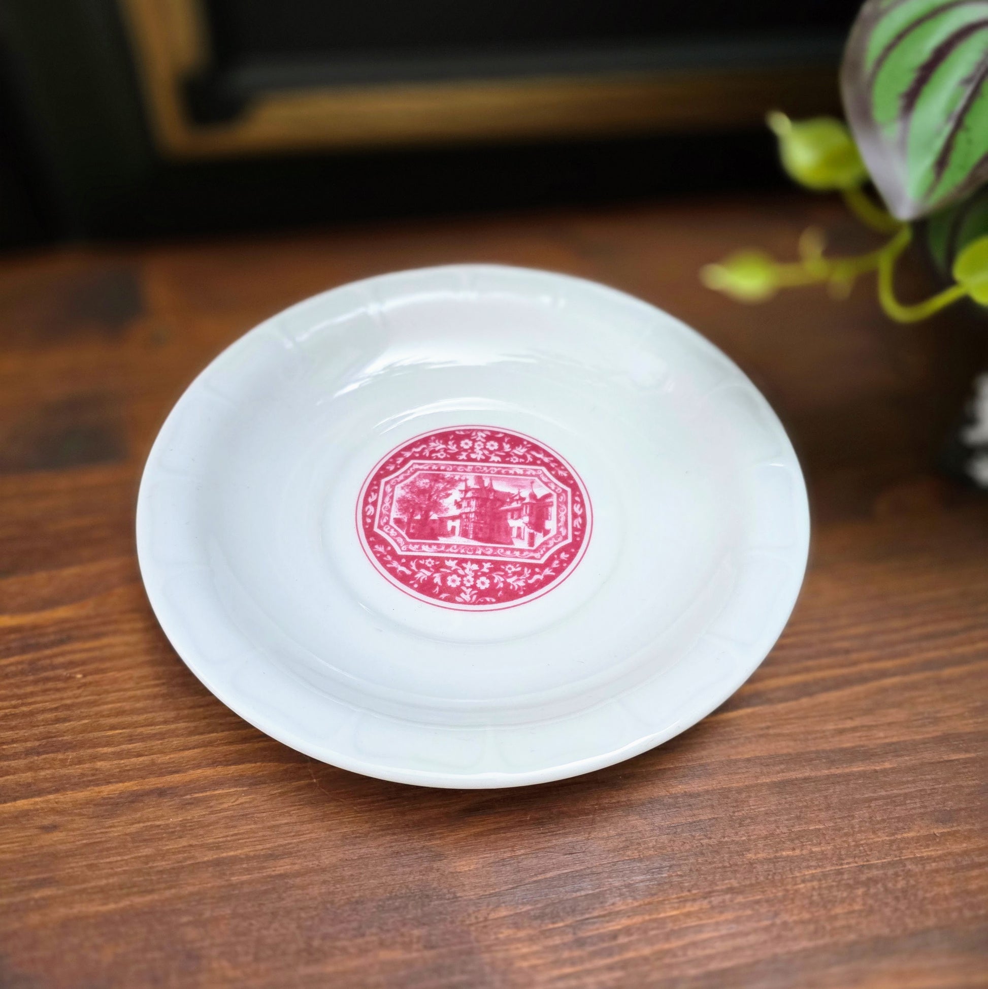 Original Heinrich Porzellan Rüdesheimer Tasse mit Untertasse aus den 1960ern. Sehr guter Zustand, klassisches Asbach-Uralt-Motiv. Perfekt für Sammler & Liebhaber.