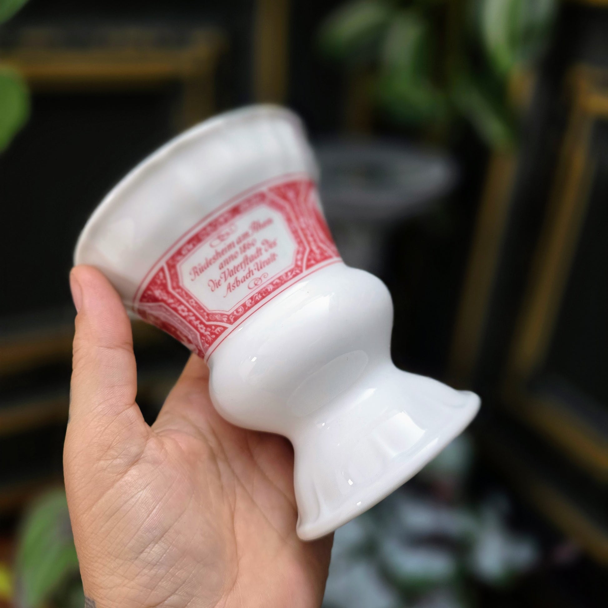 Original Heinrich Porzellan Rüdesheimer Tasse mit Untertasse aus den 1960ern. Sehr guter Zustand, klassisches Asbach-Uralt-Motiv. Perfekt für Sammler & Liebhaber.