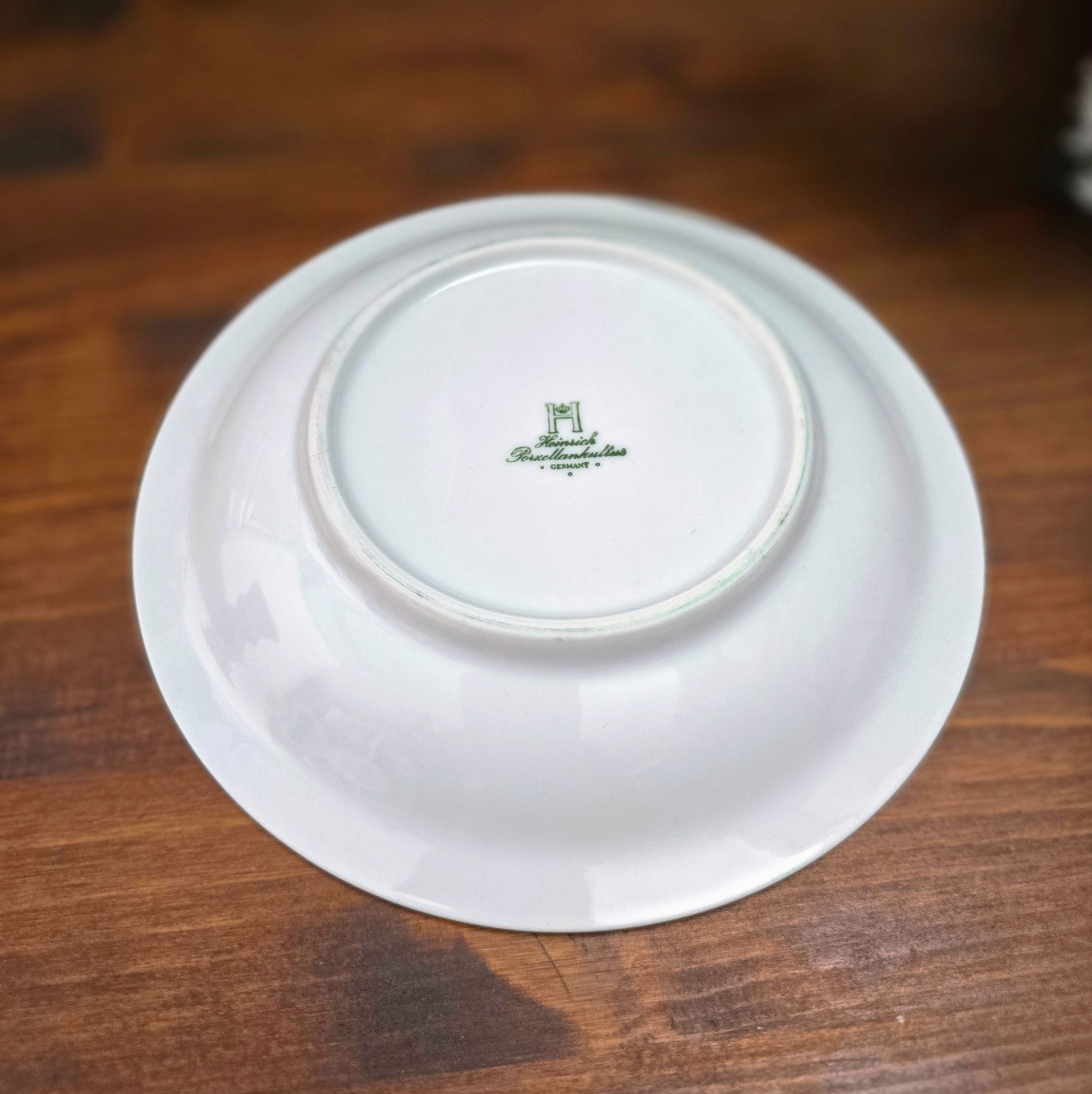 Original Heinrich Porzellan Rüdesheimer Tasse mit Untertasse aus den 1960ern. Sehr guter Zustand, klassisches Asbach-Uralt-Motiv. Perfekt für Sammler & Liebhaber.