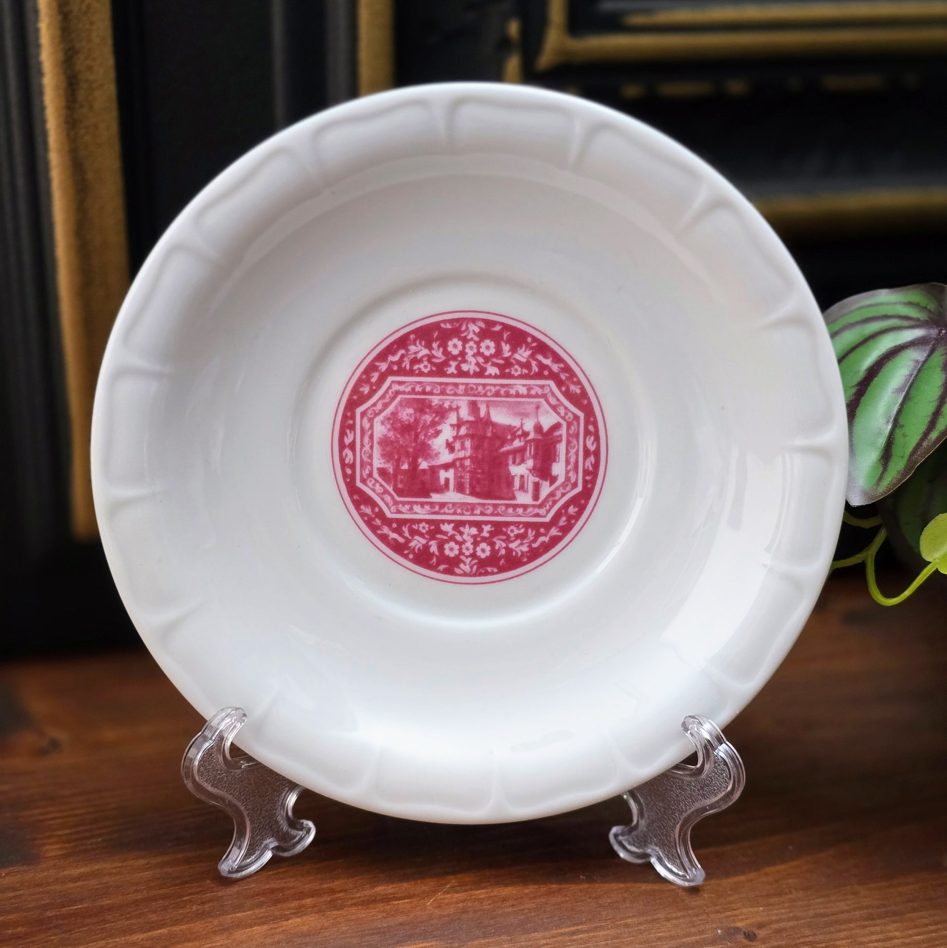 Original Heinrich Porzellan Rüdesheimer Tasse mit Untertasse aus den 1960ern. Sehr guter Zustand, klassisches Asbach-Uralt-Motiv. Perfekt für Sammler & Liebhaber.