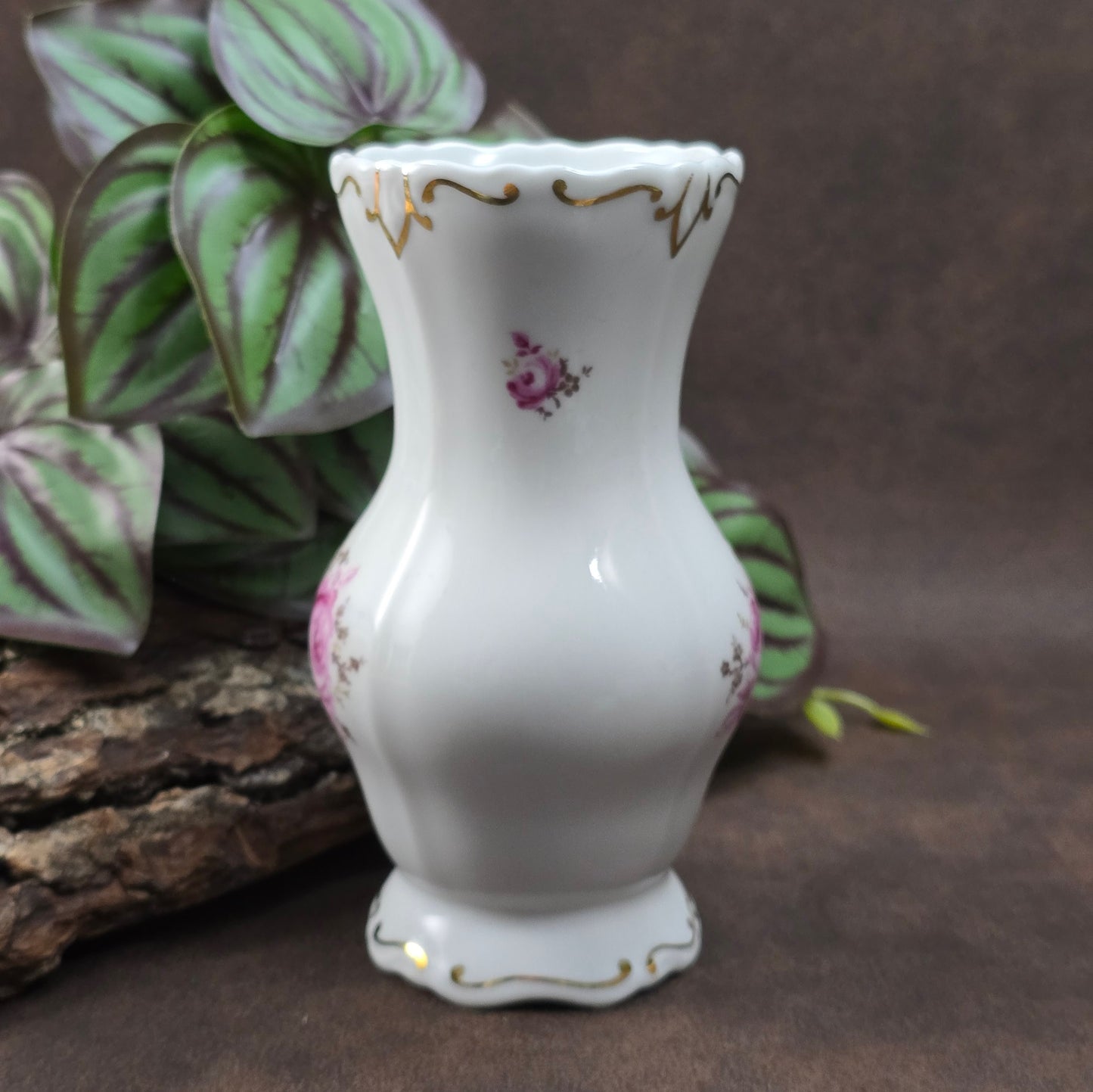 Porzellanvase von Weimar (DDR, ca. 1970), Serie Katharina mit Rosenmotiv & Goldrand. Elegant & makellos – perfekt für Vintage Deko & Sammler:innen.